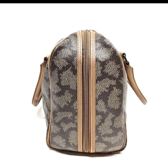 Yves Saint Laurent Giraffe Print Handbag - Picture 3 of 9